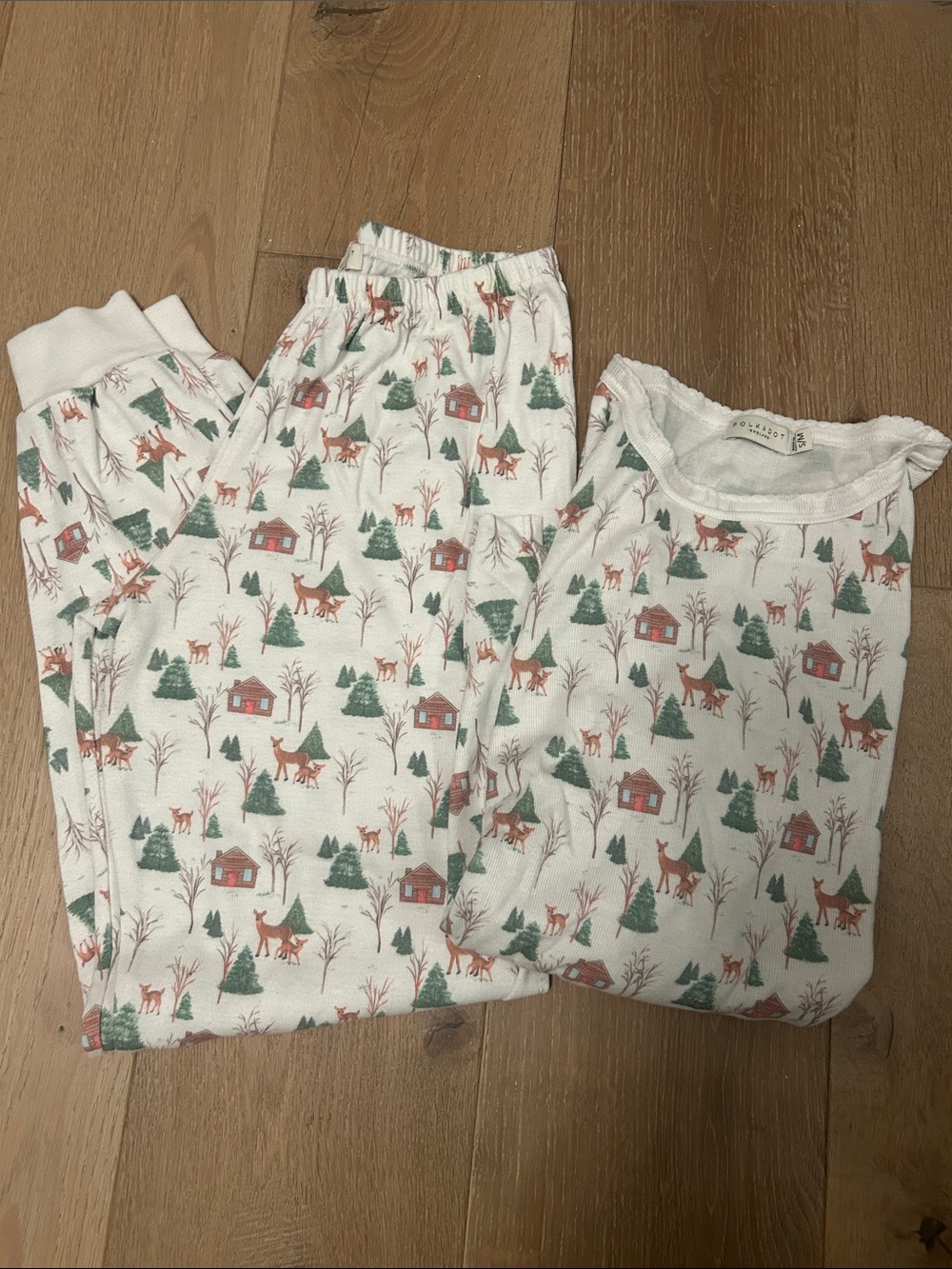 POLKADOT ENGLAND - Cozy White Holiday Forest Pajama Set with Foxes s/m